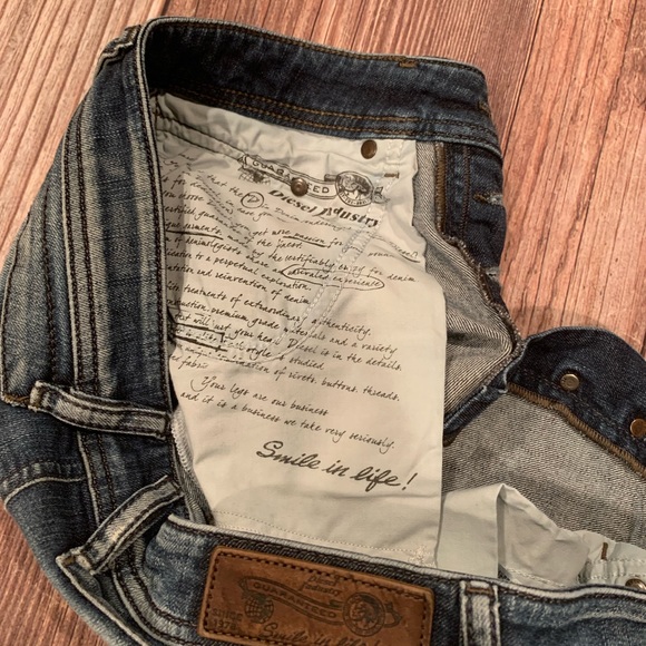 Diesel BELTHER regular slim tapered size 28
Inseam 29-30” stretch - Picture 13 of 14